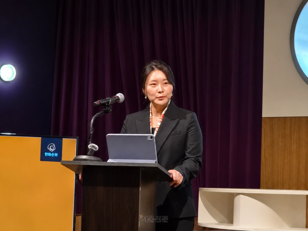 김지혜 한화손해보험 펨테크연구소 연구원이 21일 서울 용산구 한남사옥에서 ‘2026 대한민국 여성 보고서’와 관련해 발표하고 있다. 김예슬 기자