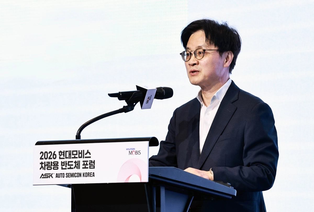 김정관 산업통상부 장관이 21일 경기 성남 판교에서 열린 ‘2026 차량용 반도체 포럼’ 특별세션에서 “차량용 반도체 등 비메모리 분야에 대한 더 촘촘한 지원 방안을 마련하겠다”고 밝혔다. 산업통상부 제공