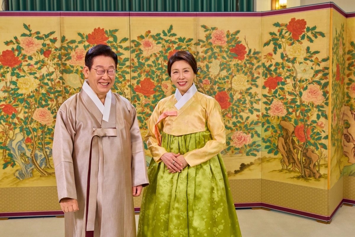 이재명 대통령·김혜경 여사 ‘한복의 날 맞아’