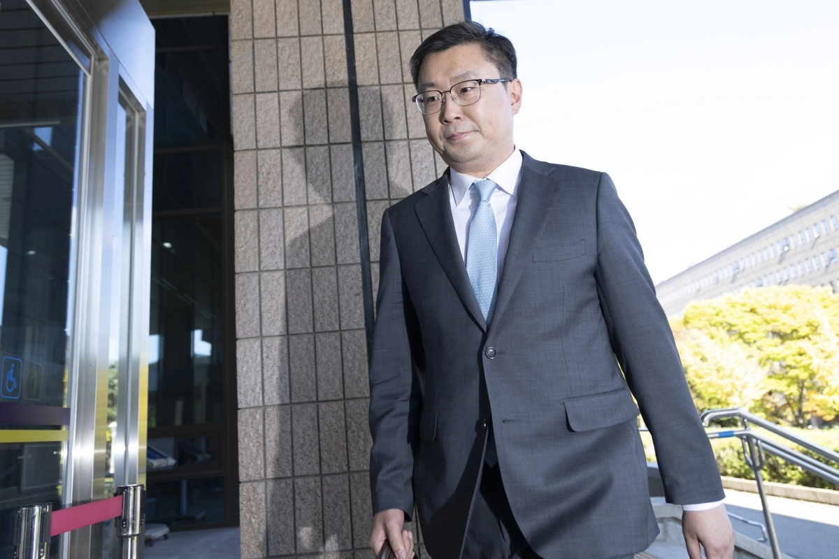서현욱 부산광역공소청 창원지부 부장검사가 21일 정부과천청사에서 열린 법무부 징계위원회에 출석하고 있다. 연합뉴스