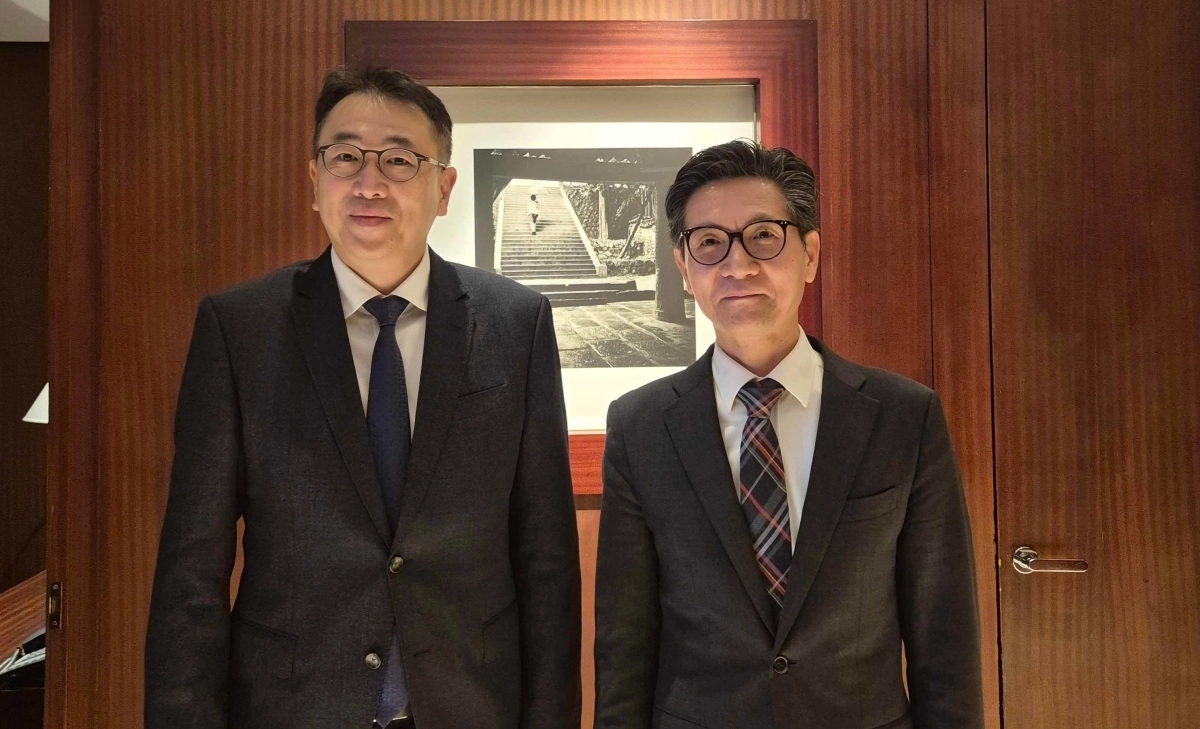 김상부 세계은행그룹 디지털·AI 부총재(왼쪽)와 박성수 세종시 국제관계대사. 세종시 제공