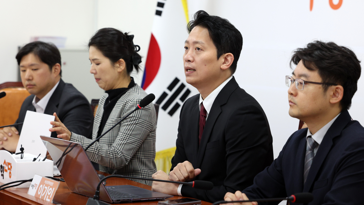 이기인 개혁신당 비상대책위원장이 22일 서울 여의도 국회에서 열린 비상대책위원회의에서 발언하고 있다. 뉴시스