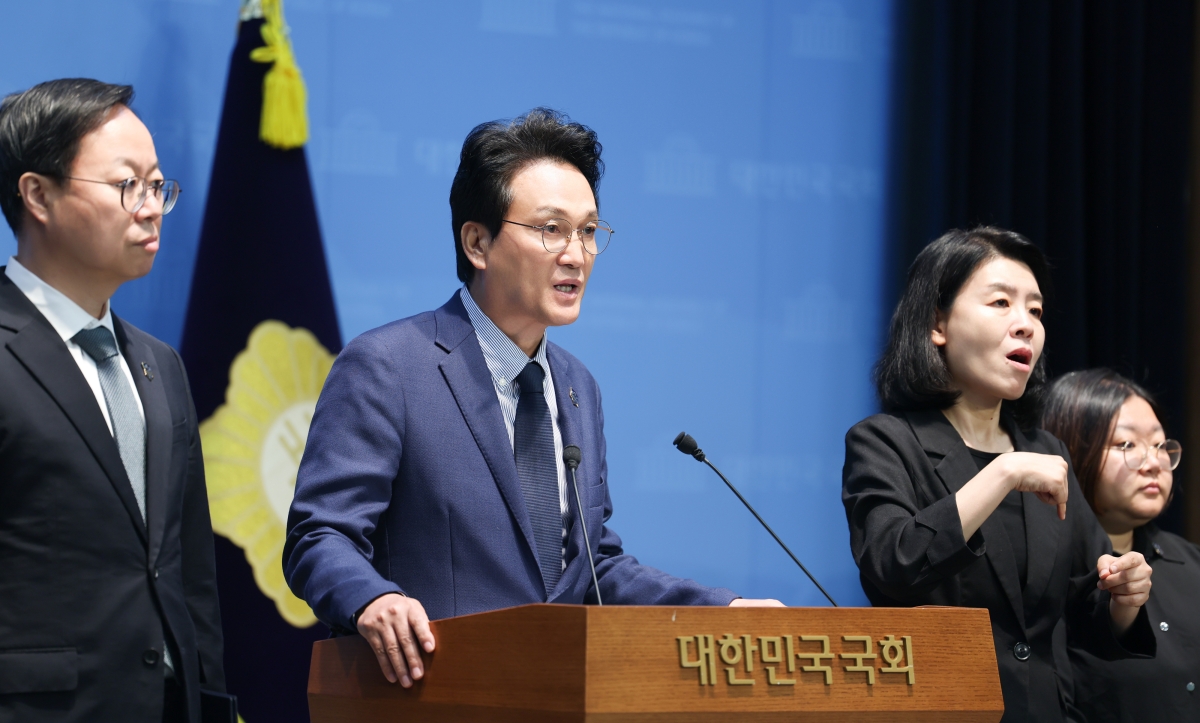 안민석 경기도교육감이 22일 서울 여의도 국회 소통관에서 열린 ‘교권보호단 출범 60일 기자회견’에서 발언하고 있다. 경기도교육청 제공