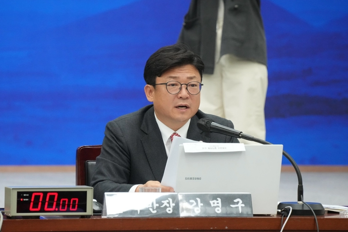 2026년 국회 행정안전위원회의 제주도 국정감사에서 제주 4·3 사건 자료집 12권 가운데 북한·소련·남로당 관련 자료를 담은 1권이 공개되지 않은 이유를 놓고 공방이 벌어졌다. 제주도 제공