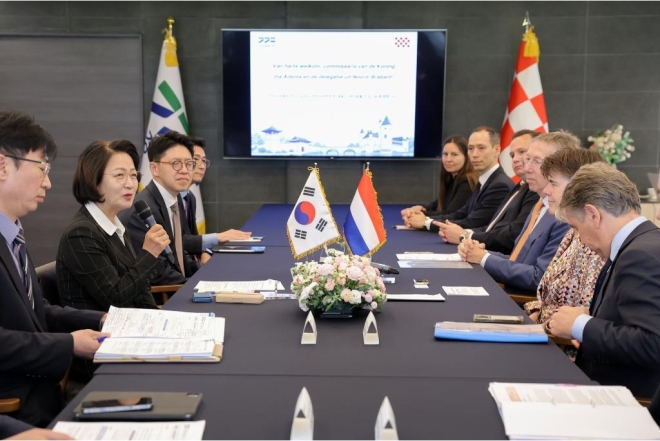추미애-네덜란드 노르트브라반트 주지사, 스마트모빌리티·자율주행 등 협력 확대 논의