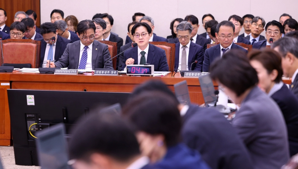 질의 답변하는 김정관 산업통상부 장관