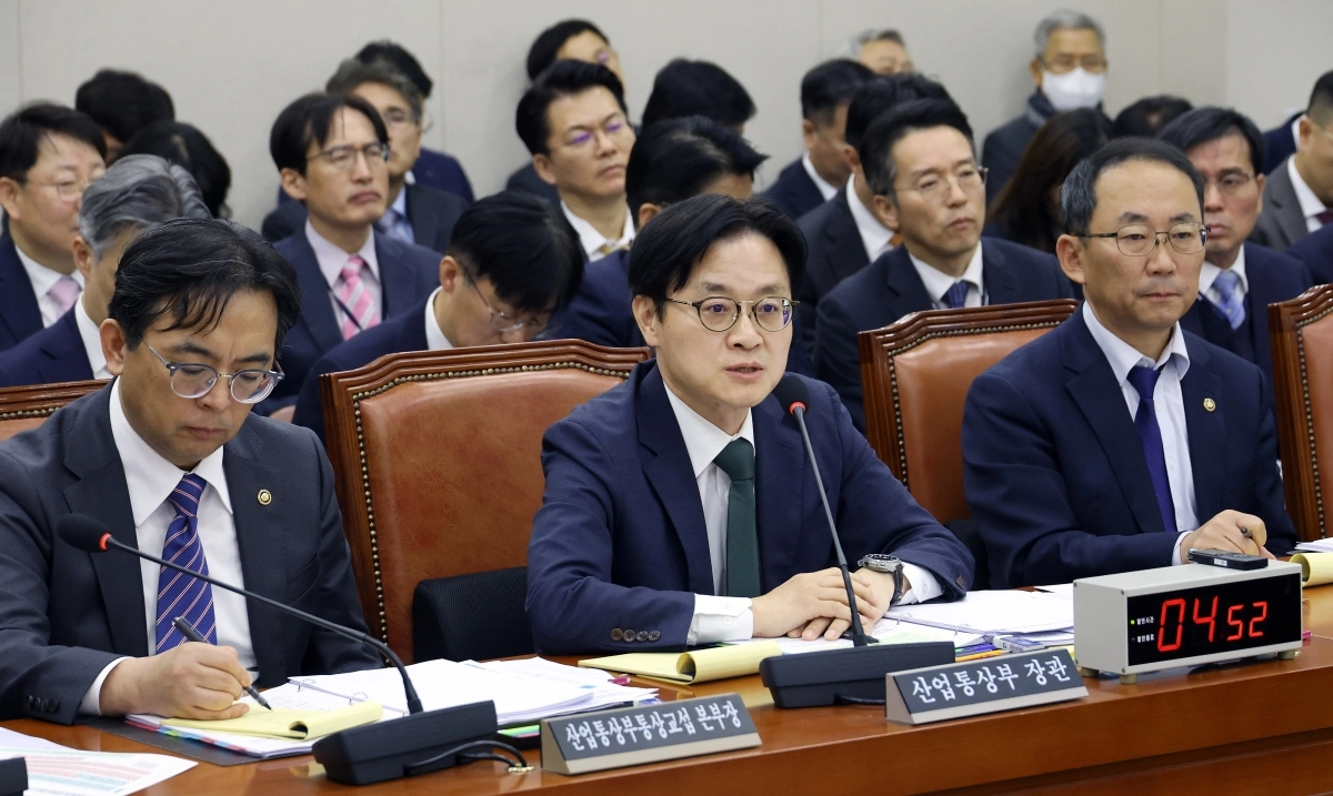 종합 국정감사에서 질의에 답하는 김정관 산업통상부 장관