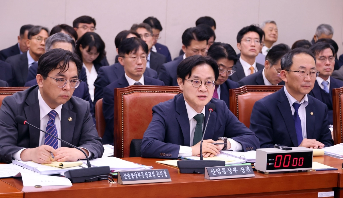 종합 국감, 답변하는 김정관 산업통상부 장관