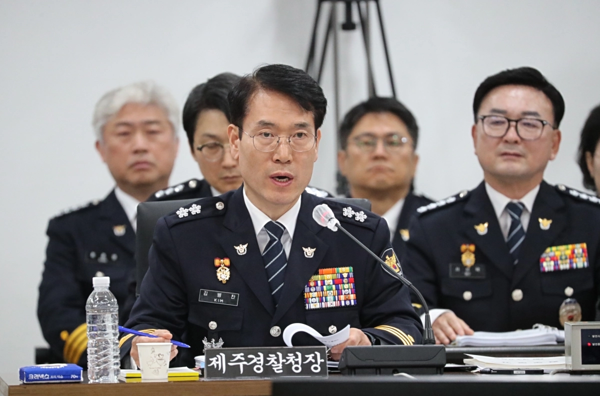 김병찬 제주경찰청장이 22일 오후 제주시 노형동 제주경찰청 7층 대회의실에서 열린 국회 행정안전위원회의 제주경찰청에 대한 국정감사에서 의원 질의에 답변하고 있다. 2026.10.22. 연합뉴스