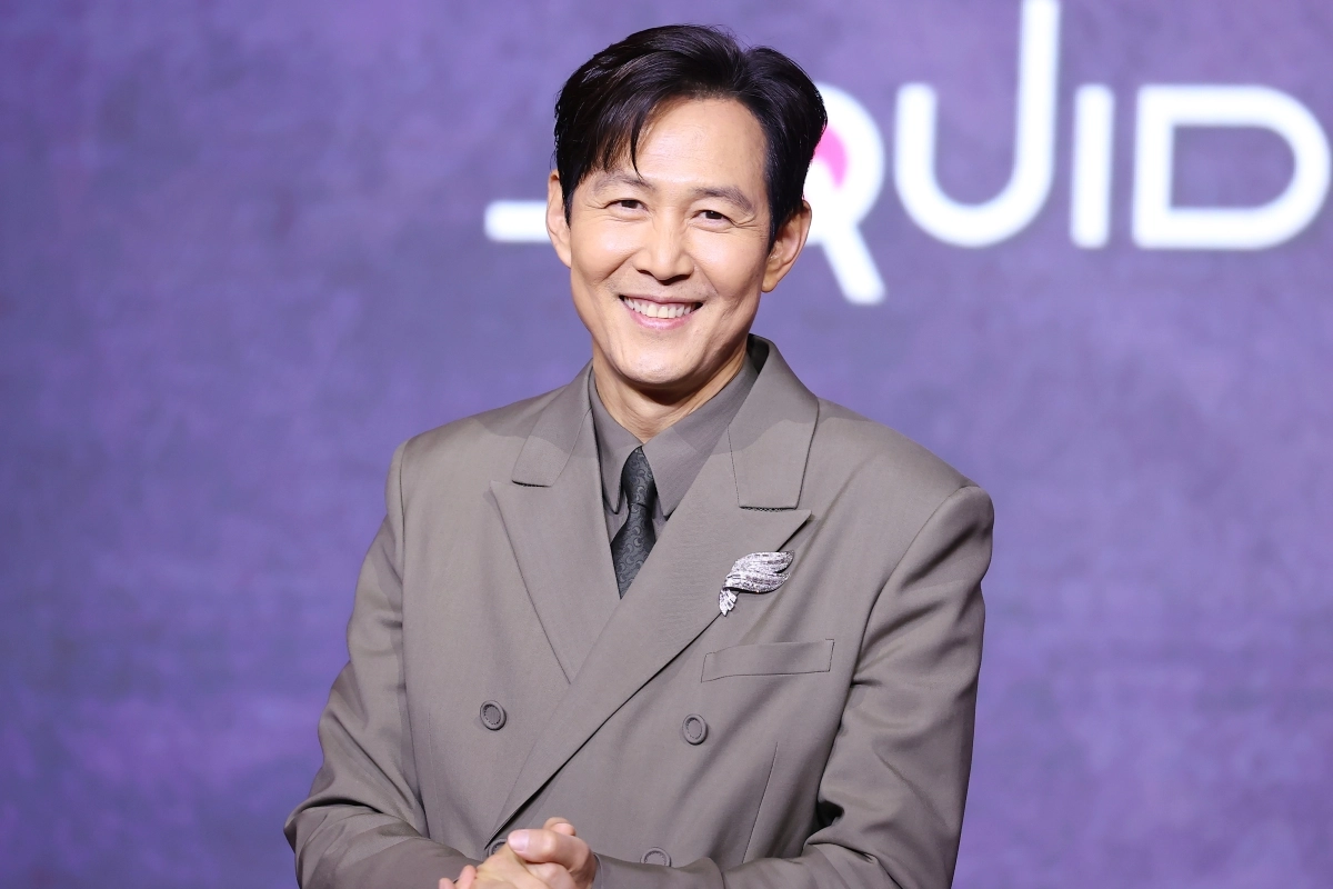 배우 이정재가 9일 서울 용산구 드래곤시티 호텔에서 열린 넷플릭스 글로벌 흥행작 ‘오징어 게임’ 시즌3 제작발표회에서 포즈를 취하고 있다. 2025.6.9 연합뉴스