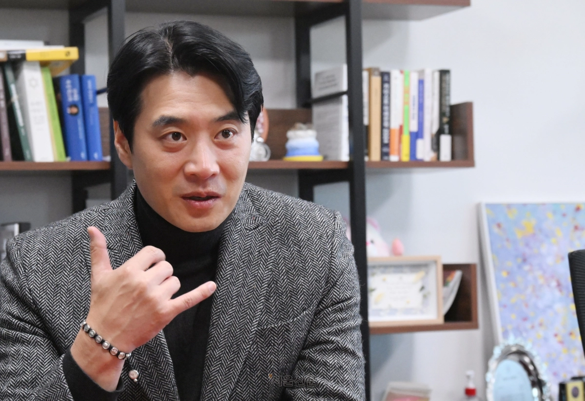 국회 과학기술정보방송통신위원회 더불어민주당 간사 한준호 의원이 지난 21일 서울신문과의 인터뷰에서 “간사로서 위원들의 정책 제안을 입법과 예산으로 연결하고, 위원들과 함께 만든 과제를 실제 성과로 완성하겠다”고 말하고 있다. 안주영 전문기자