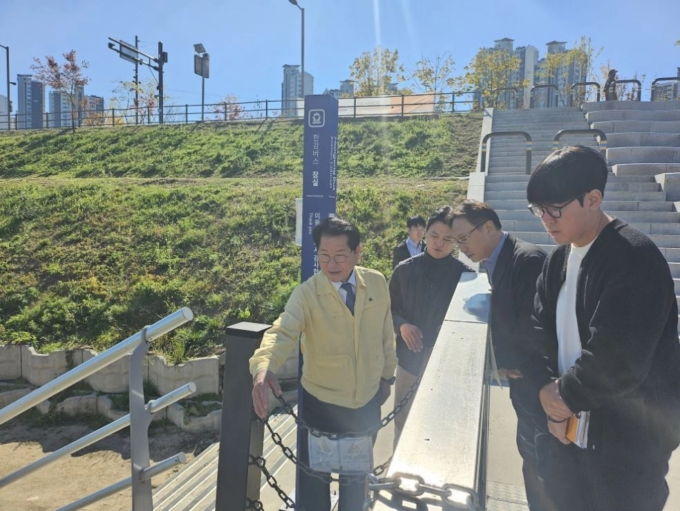 지난 22일 한강버스 잠실선착장을 방문한 양평호 의원. 서울시의회 제공