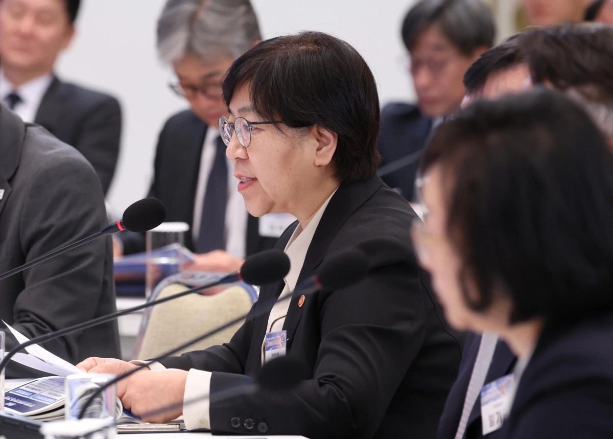 정은경 보건복지부 장관이 23일 청와대 영빈관에서 열린 규제합리화위원회 제2차 전체회의에서 발언하고 있다. 뉴시스