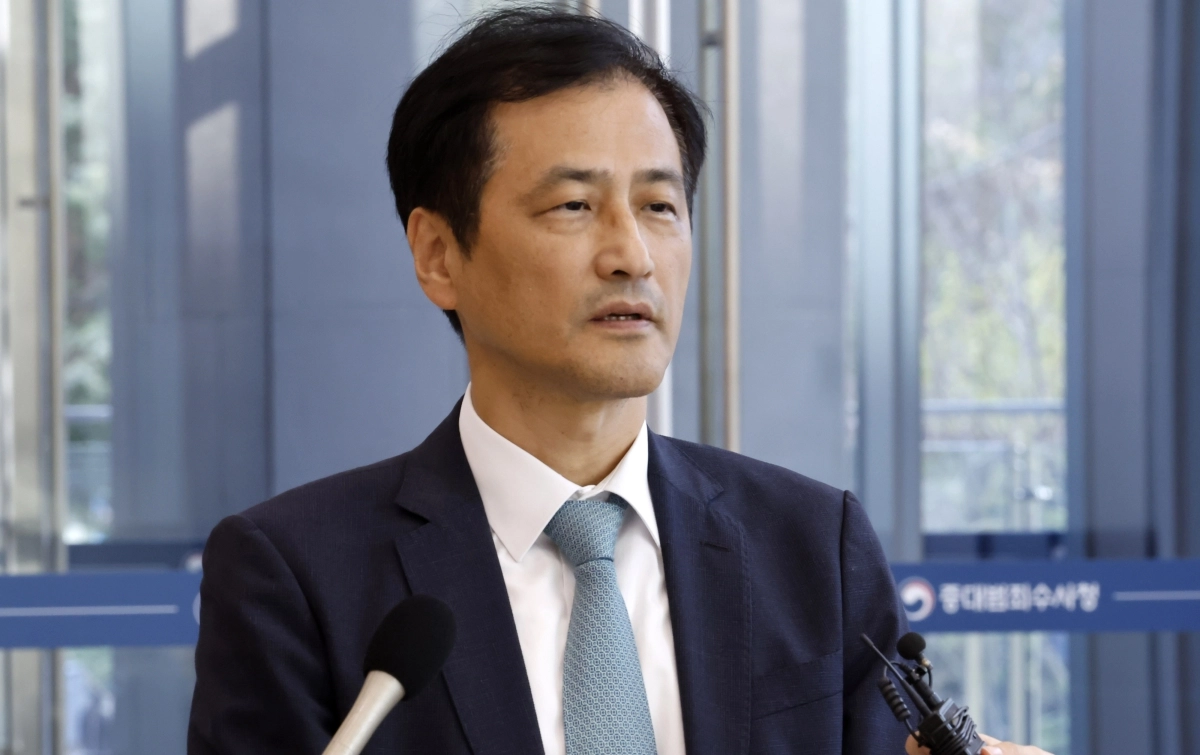 취재진 질문에 답하는 이태한 특검