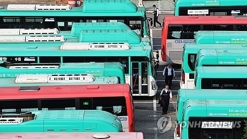 차고지에 세워진 경기 버스. 연합뉴스