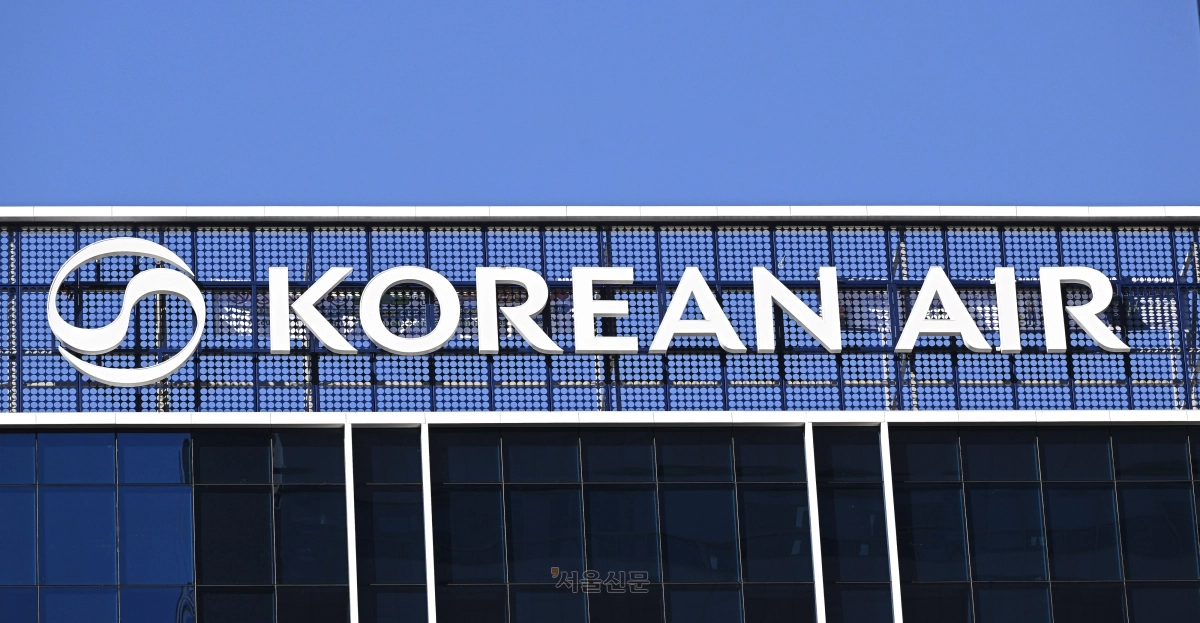 조원태 한진그룹 회장이 보수를 받는 계열사가 늘어나 보수 총액이 두 배 이상 늘어난 것으로 파악됐다. 사진은 22일 서울 중구 대한항공 서소문사옥의 모습. 2026.10.22 이지훈 기자