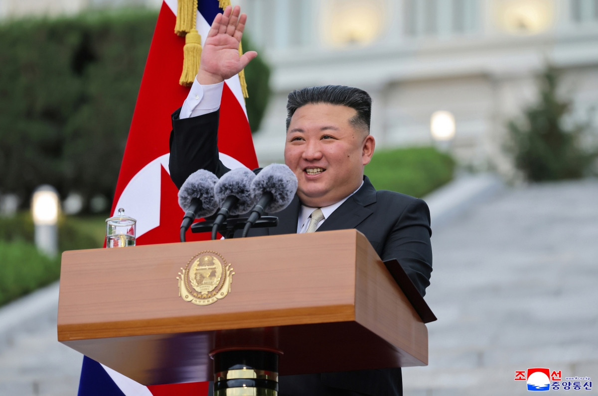 김정은 북한 국무위원장이 지난달 30일 창립 80주년을 맞은 김일성종합대학을 축하방문했다고 조선중앙통신이 1일 보도했다. 2026.10.1 평양 조선중앙통신 연합뉴스