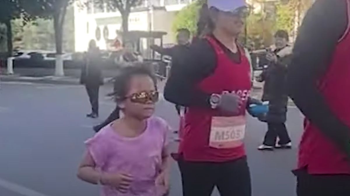 2024년 12월에는 장시성 상라오시 우위안에서 열린 마라톤 대회에서 10세 소녀가 풀코스 42.195㎞를 완주해 논란이 됐다. SNS 캡처