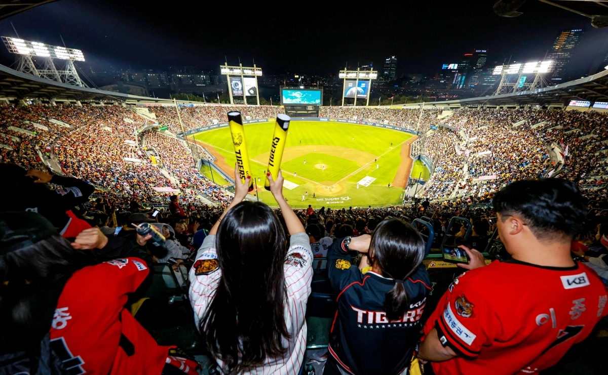 20일 서울 잠실야구장에서 2026 KBO 포스트시즌 준플레이오프 3차전 KIA 타이거즈와 LG 트윈스의 경기가 열리고 있다. 뉴스1
