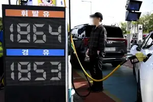 주유소 기름값 23주 연속 하락, 1800원대 유지