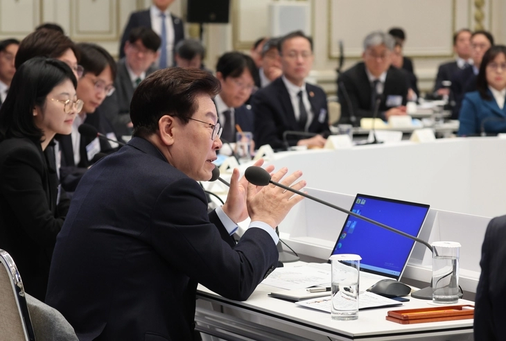 이재명 대통령이 23일 청와대에서 열린 규제합리화위원회 2차 전체회의에서 발언하고 있다. 2026.10.23  연합뉴스