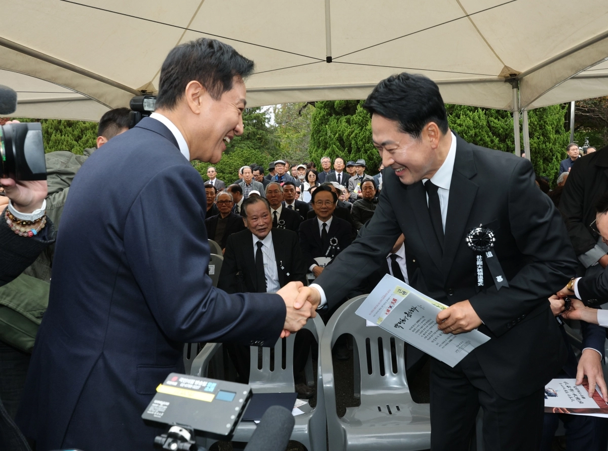 악수하는 오세훈·장동혁
