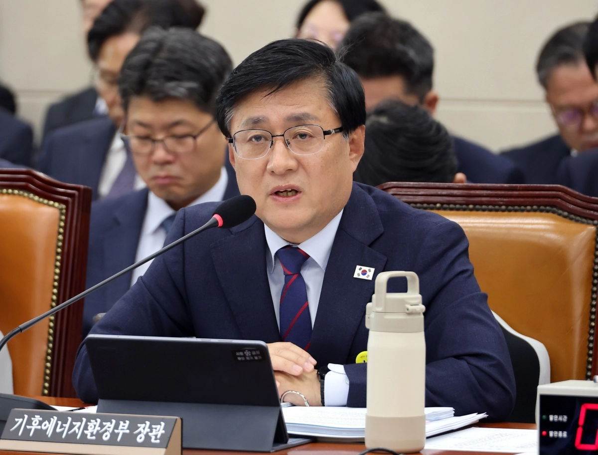 김성환 기후에너지환경부 장관이 26일 국회에서 열린 기후에너지환경노동위원회 국정감사에서 위원 질의에 답하고 있다. 2026.10.26 연합뉴스