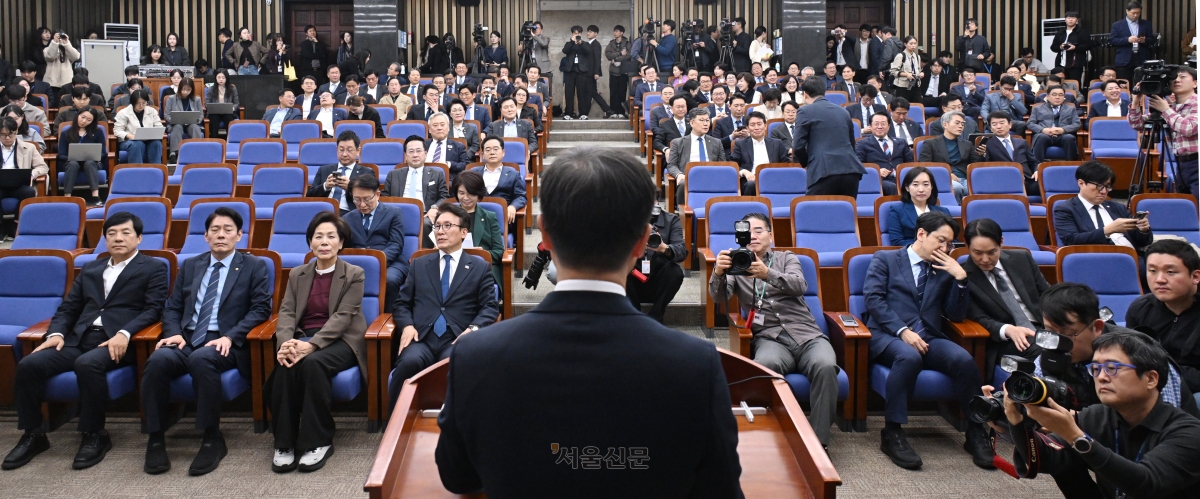 한병도 더불어민주당 원내대표가 27일 국회에서 열린 의원총회에서 발언하고 있다.2026.10.27 안주영 전문기자