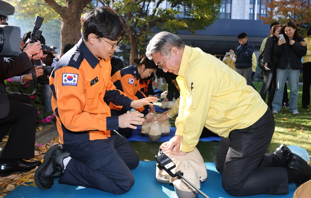 행안부장관 심폐소생술 체험
