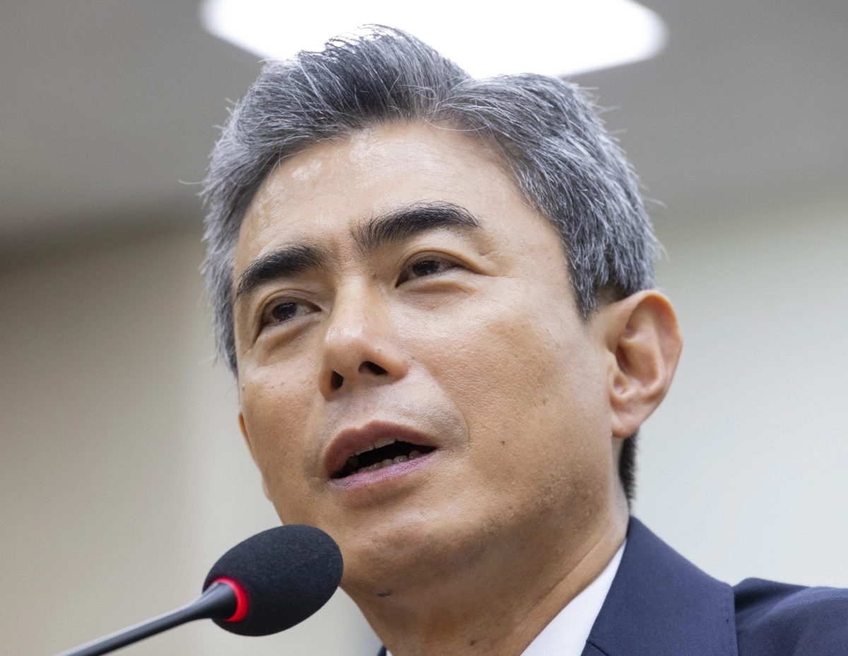 한반도 안보 상황 관련 질의에 답하는 강신철 국방부 장관