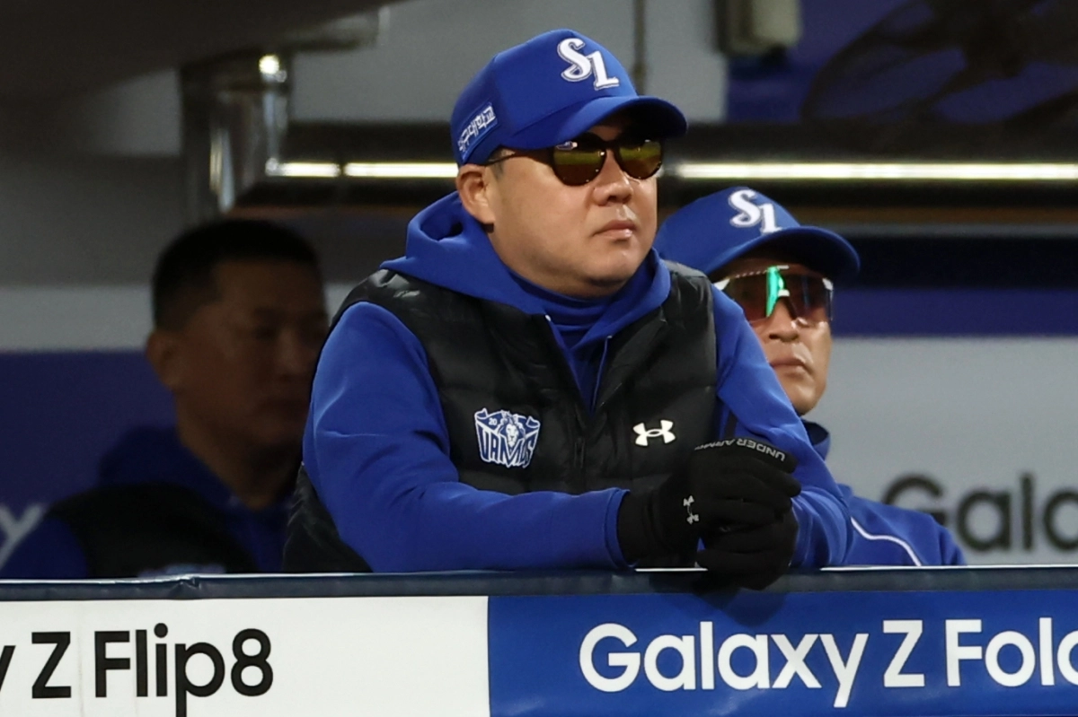27일 대구 삼성라이온즈파크에서 열린 2026 KBO 포스트시즌 플레이오프 삼성 라이온즈 대 KIA 타이거즈 2차전. 6회 말 박진만 삼성 감독이 경기를 지켜보고 있다. 2026.10.27         대구 연합뉴스