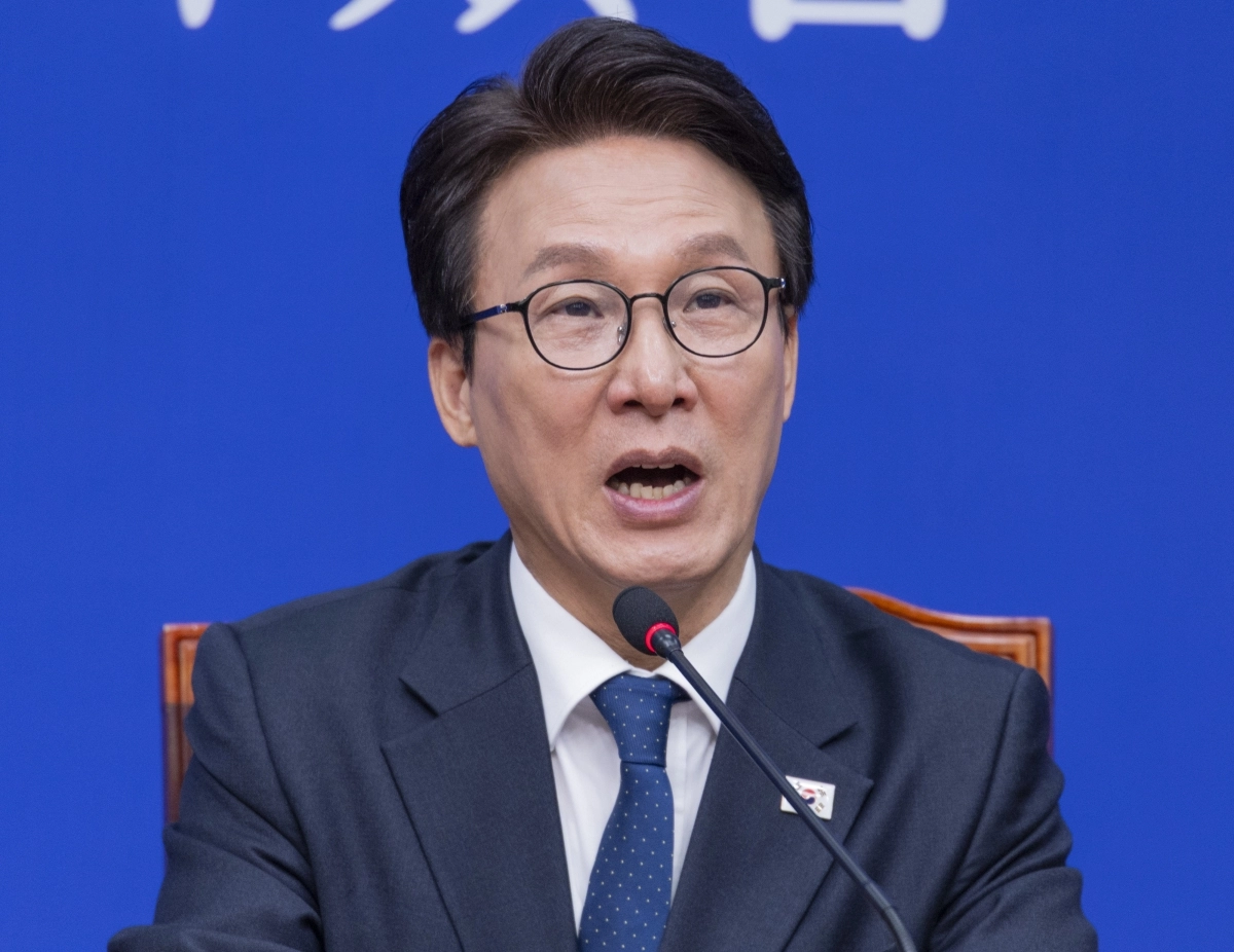 더불어민주당 김민석 대표가 28일 국회에서 열린 최고위원회의에서 민주당이 의원총회를 통해 결정한 조희대 대법원장 국정조사와 관련해 발언하고 있다. 2026.10.28 연합뉴스