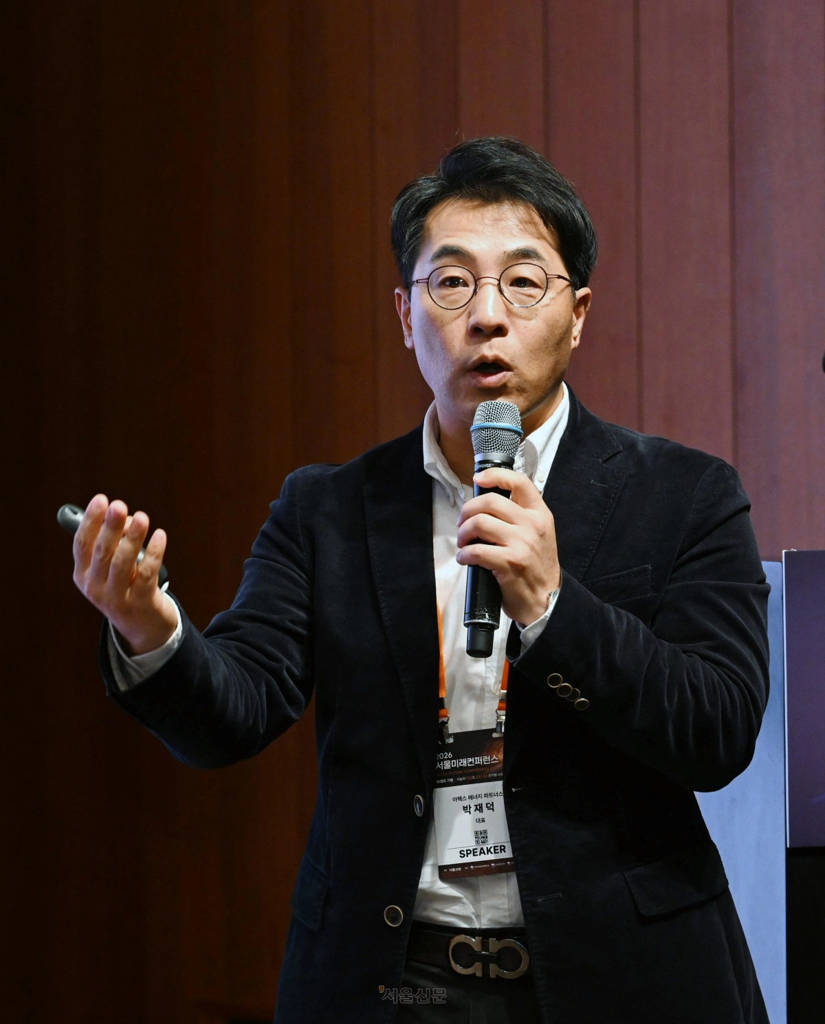 박재덕 아펙스 에너지 파트너스 대표가 28일 서울 중구 서울신라호텔 에메랄드홀에서 열린 ‘전력이 산업을 부른다, 에너지가 바꾸는 지역의 미래’ 미래 에너지 혁신 포럼 기조세션에서 ‘미래 에너지는 전력으로, 전력은 재생에너지 VPP 사업으로’를 주제로 발표하고 있다. 2026.10.28 도준석 전문기자