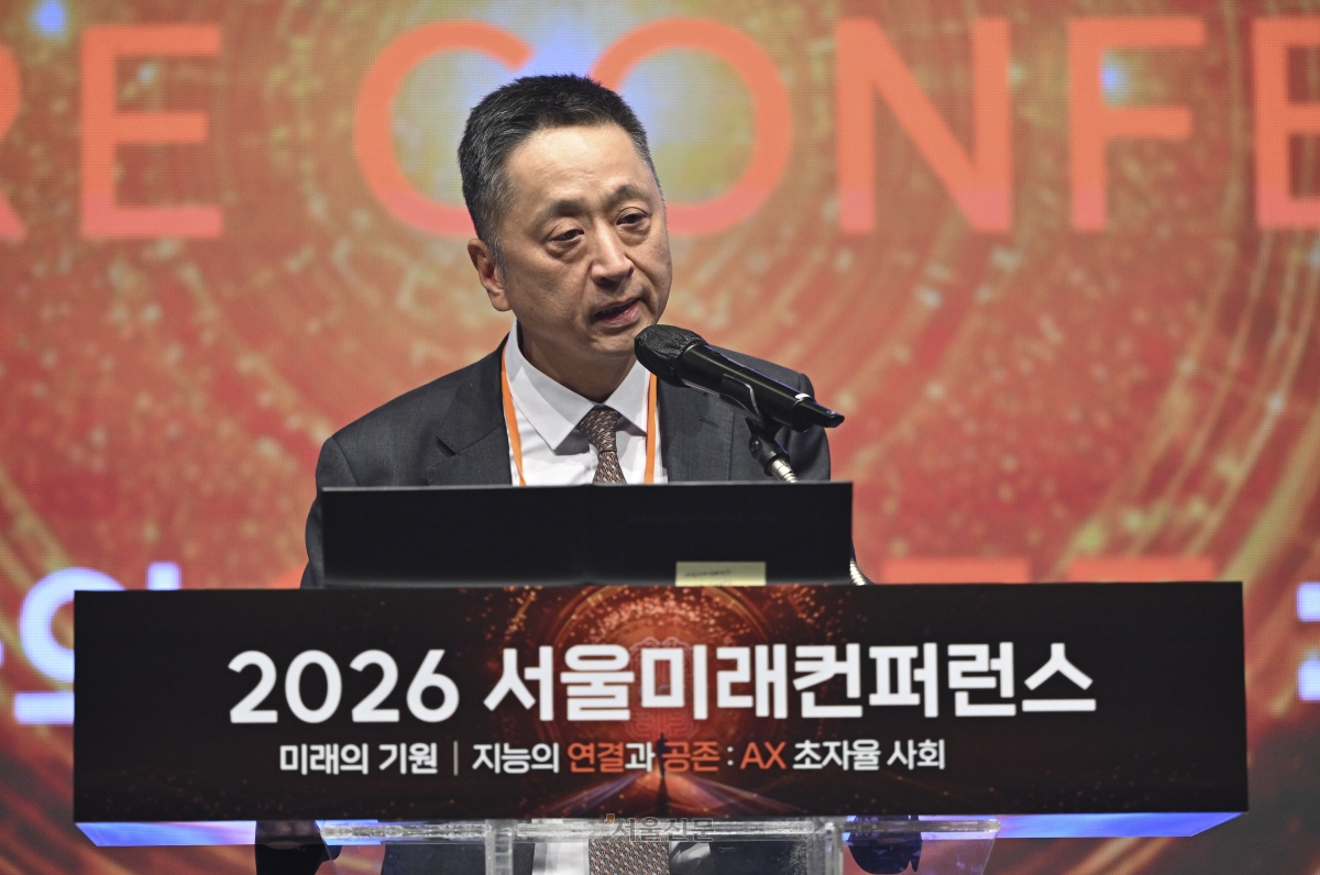 김성수 서울신문 사장이 28일 서울 중구 신라호텔 다이너스티홀에서 ‘미래의 기원, 지능의 연결과 공존: AX 초자율 사회’를 주제로 열린 제11회 서울미래컨퍼런스 개막식에서 개회사를 하고 있다. 2026.10.28 이지훈 기자