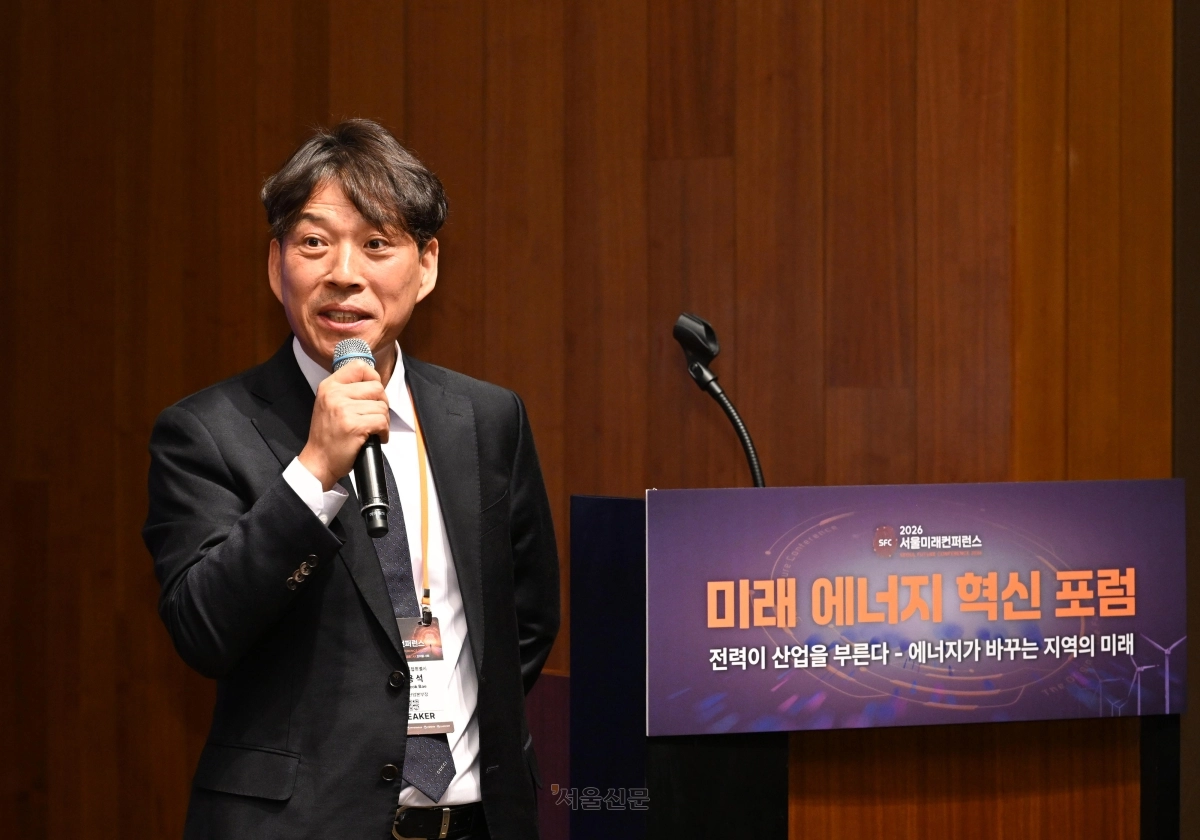 배용석 전남광주통합특별시 에너지산업본부장이 28일 서울 중구 서울신라호텔 에메랄드홀에서 열린 ‘전력이 산업을 부른다, 에너지가 바꾸는 지역의 미래’ 미래 에너지 혁신 포럼에서 ‘AI·전기화 시대 전남광주통합특별시 재생에너지 확대 방안’을 주제로 발표하고 있다. 2026.10.28 도준석 전문기자