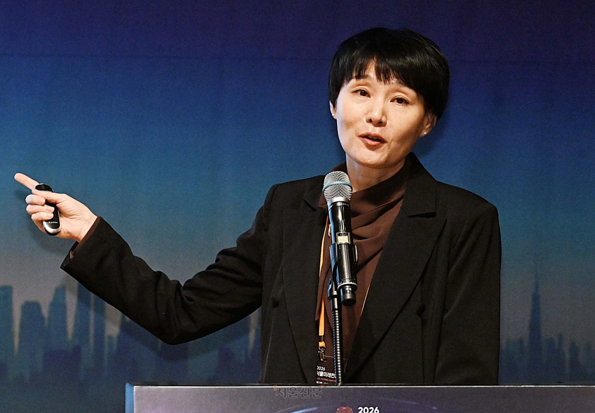이혜진 LG유플러스 CTO부문 기술전략담당이 28일 서울 중구 신라호텔 토파즈홀에서 열린 AX 시티와 6G, 한국형 미래도시 포럼에서 ‘6G 시대의 AI-Native Infra와 AX시티 Voice 인터페이스’를 주제로 발표하고 있다. 2026.10.28 안주영 전문기자