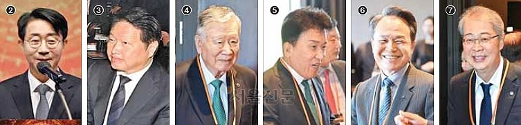 인간과 인공지능(AI)의 연결과 공존을 바탕으로 초자율사회의 미래를 논의하기 위해 28일 서울 중구 서울신라호텔에서 열린 2026 서울미래컨퍼런스(SFC)에 정·재계, 금융권 인사를 비롯한 2000여명이 참가해 성황을 이뤘다. 개막식에서 축사를 하는 조정식 국회의장과 귀빈으로 참석한 ③ 최태원(SK그룹 회장) 대한상공회의소 회장, ④ 이중근 부영그룹 회장, ⑤ 함영주 하나금융그룹 회장, ⑥ 진옥동 신한금융그룹 회장, ⑦ 임종룡 우리금융그룹 회장. 이지훈·홍윤기 기자