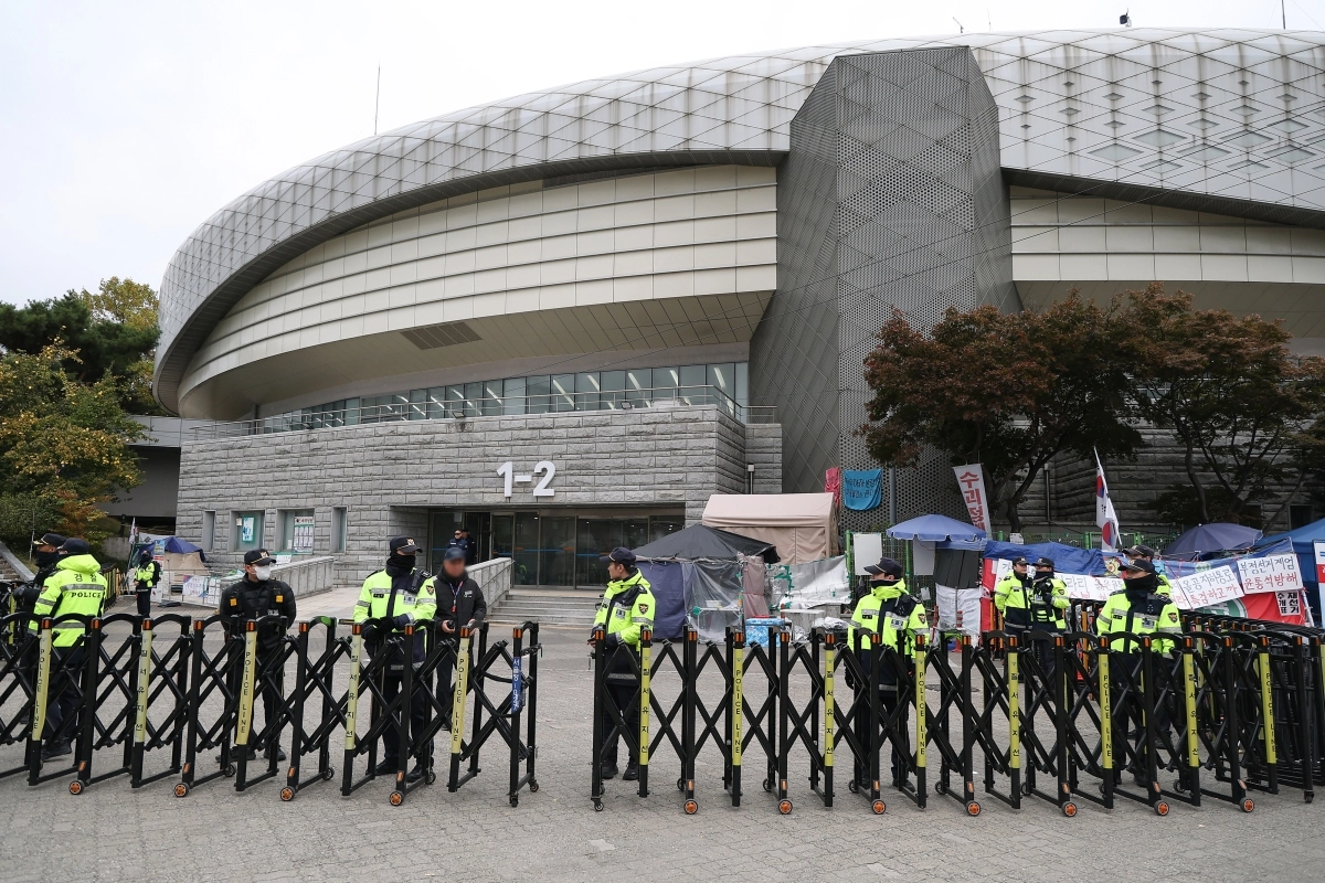 이태한 선거관리위원회 특별검사팀의 공개검증을 마친 6·3 지방선거 송파지역 투표함이 29일 올림픽공원 핸드볼경기장에서 반출됐다. 연합뉴스