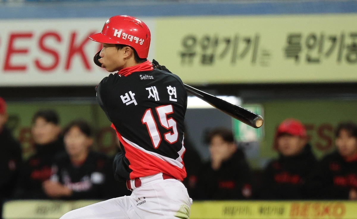 27일 대구 삼성라이온즈파크에서 열린 2026 신한 SOL KBO리그 포스트시즌 플레이오프 2차전 KIA 타이거즈와 삼성 라이온즈의 경기. 3회초 1사 주자 2루 상황에서 KIA 박재현이 1루타를 치고 있다. 2026.10.27     대구 연합뉴스