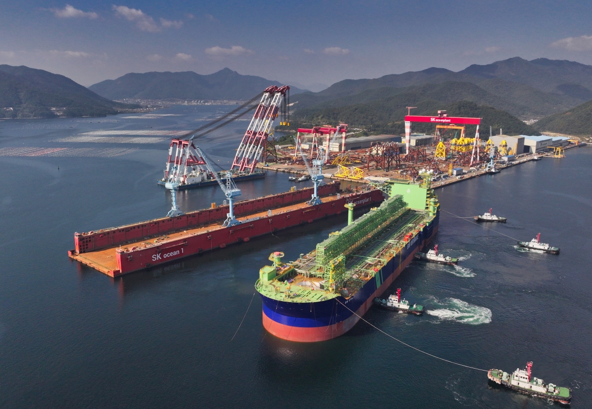 SK오션플랜트가 FPSO(부유식 원유 생산저장하역설비) 선체 전체를 제작해 고객사에 인도하고 있다. SK오션플랜트 제공
