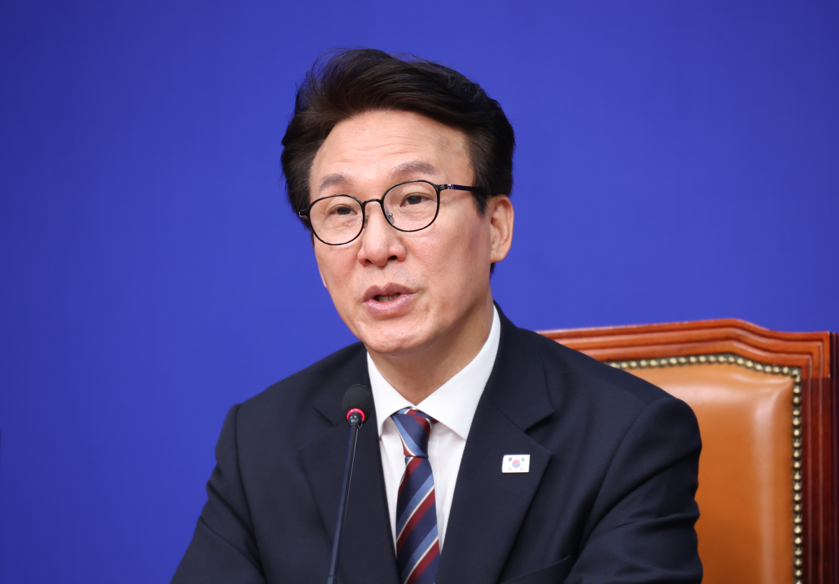 김민석 더불어민주당 대표가 30일 국회에서 열린 당최고위원회의에서 발언하고 있다. 연합뉴스