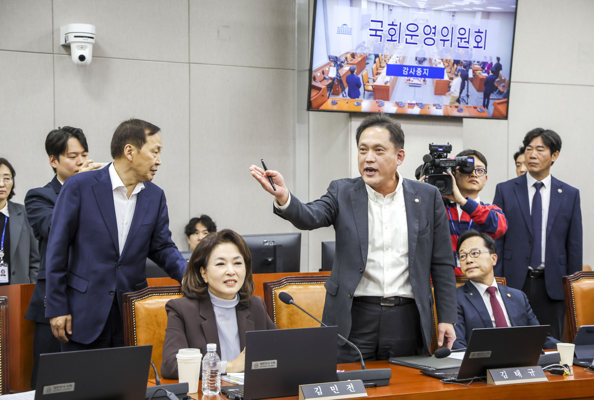 김태규 국민의힘 의원이 29일 서울 여의도 국회에서 열린 운영위원회의 대통령비서실 등에 대한 국정감사에서 신상발언을 하고 있다. 뉴시스
