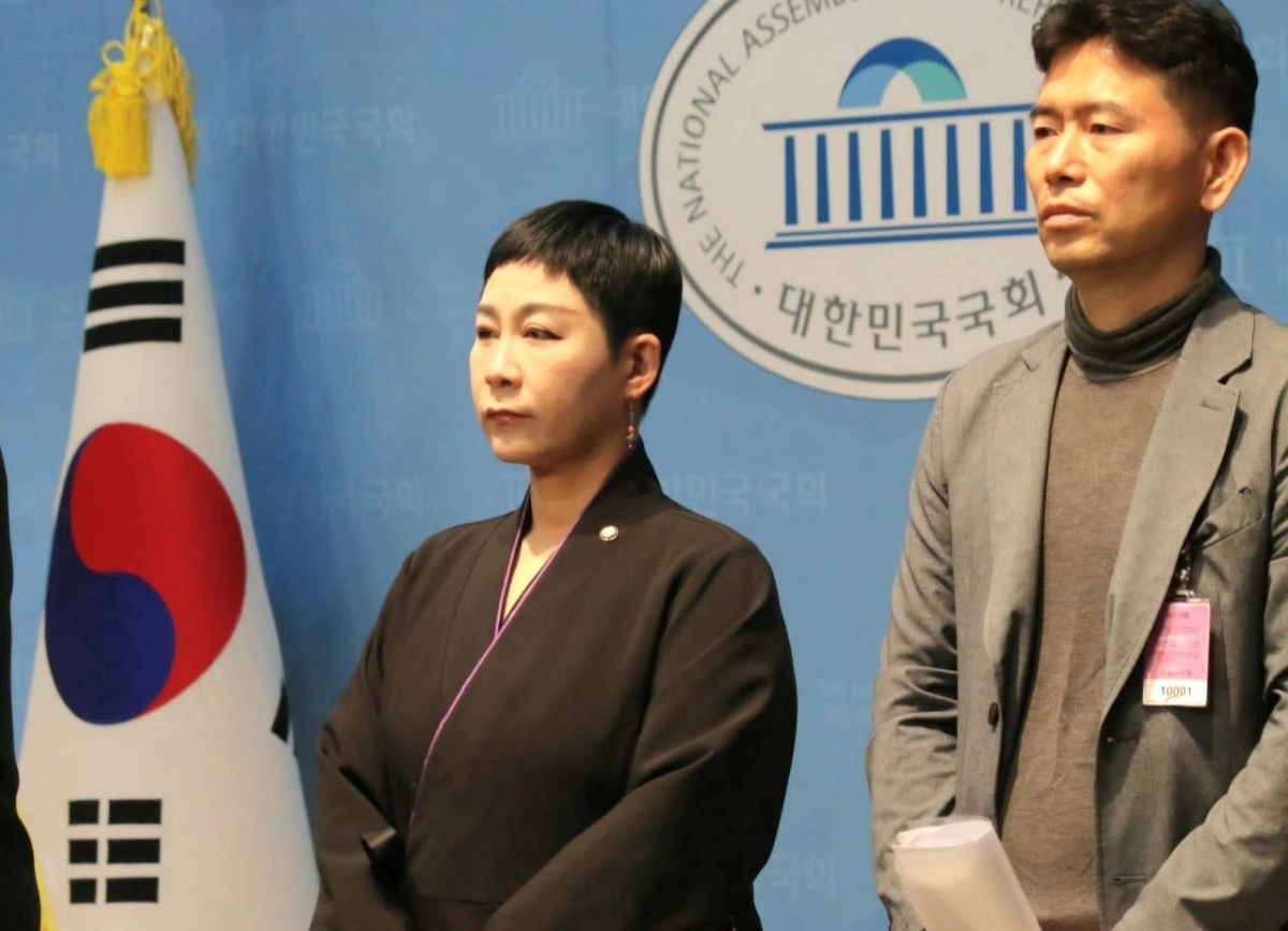 김재원 조국혁신당 의원이 지난 21일 국회 소통관에서 열린 ‘체육계 선수 안전·인권 보호 및 관리·감독 강화 촉구 기자회견’에 참여하고 있다. 김재원 의원실 제공